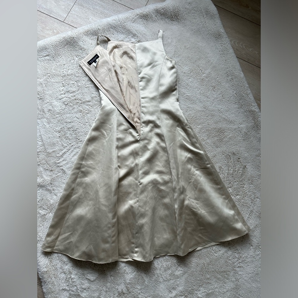 Dress - Picture 8 of 9